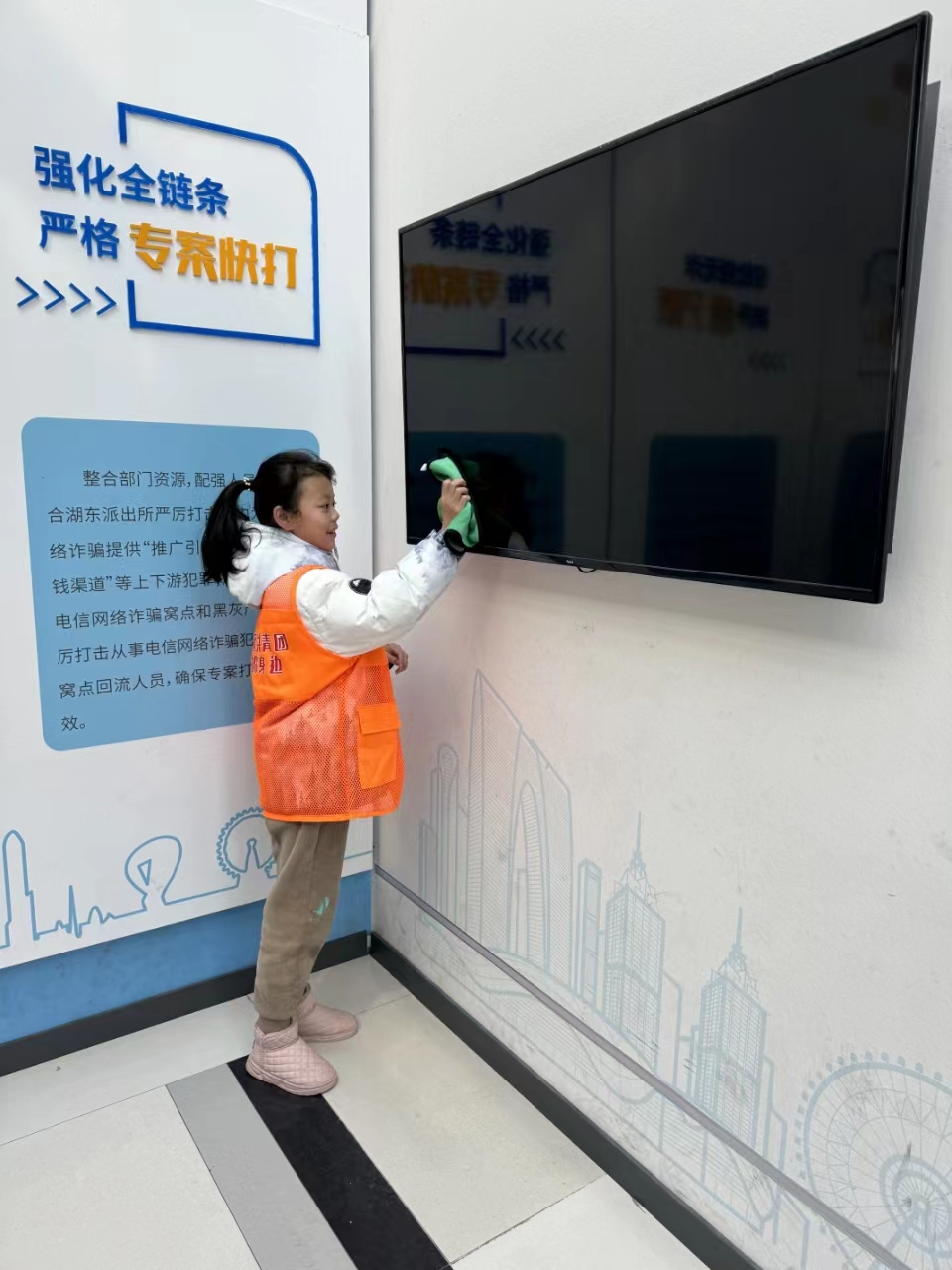 4b7d65cf3bf44722a27beb94fb97d2cc.jpg 4b7d65cf3bf44722a27beb94fb97d2cc.jpg